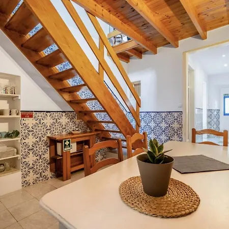 Dom wakacyjny 4-bedroom Townhouse With Terrace In Center Oldtown