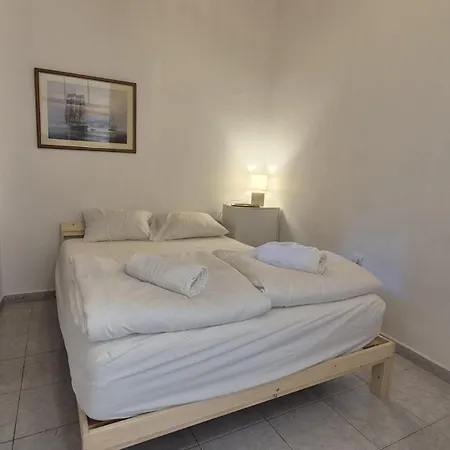 4-bedroom Townhouse With Terrace In Center Oldtown