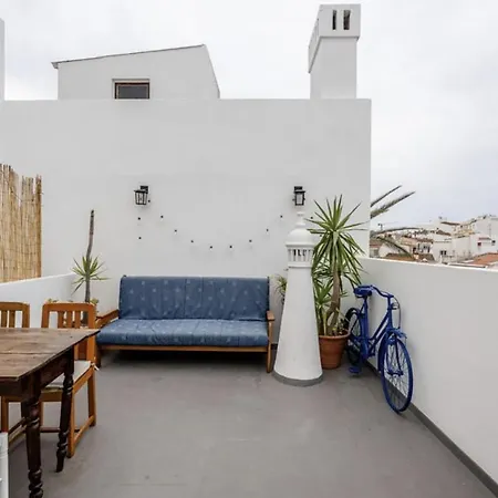 Vakantiehuis 4-bedroom Townhouse With Terrace In Center Oldtown Lagos